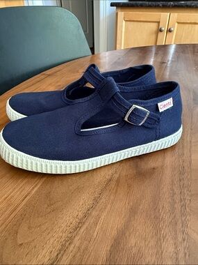 Cienta Kids Navy Canvas T-Strap Sneakers with White Soles size 31 (11.5)